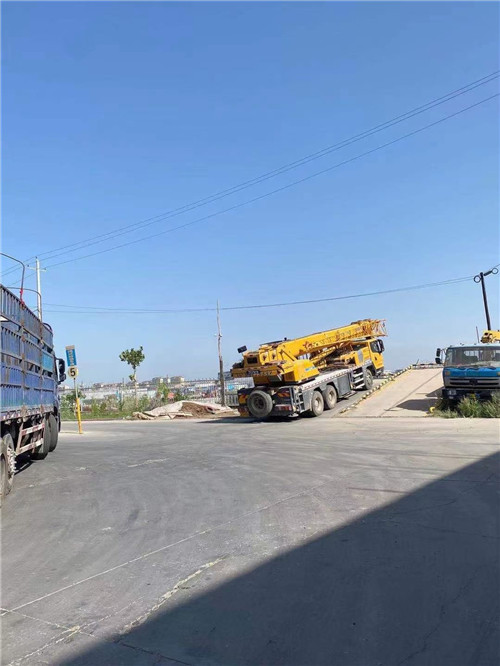 昆玉市25吨吊车的租赁价格大概是多少？