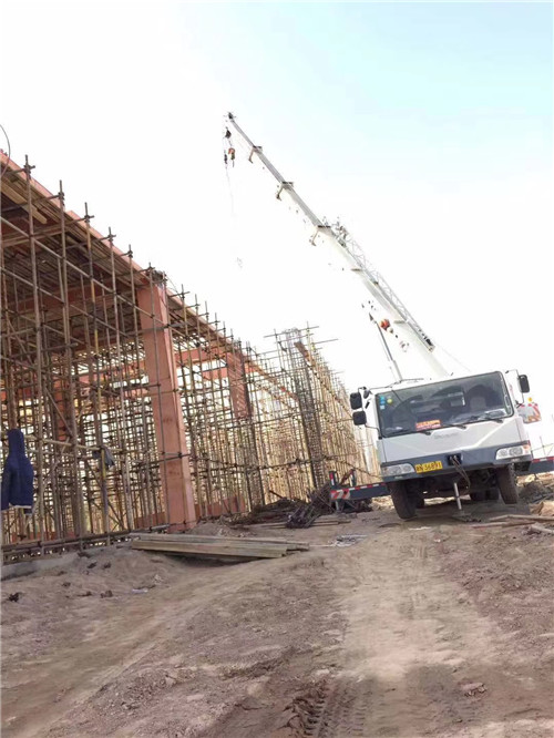 昆玉市吊车作业的安全注意事项有哪些？