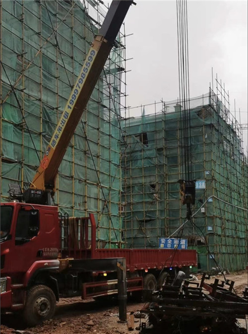 昆玉市“慢工细活”—— 吊车的 “微动控制” 技术